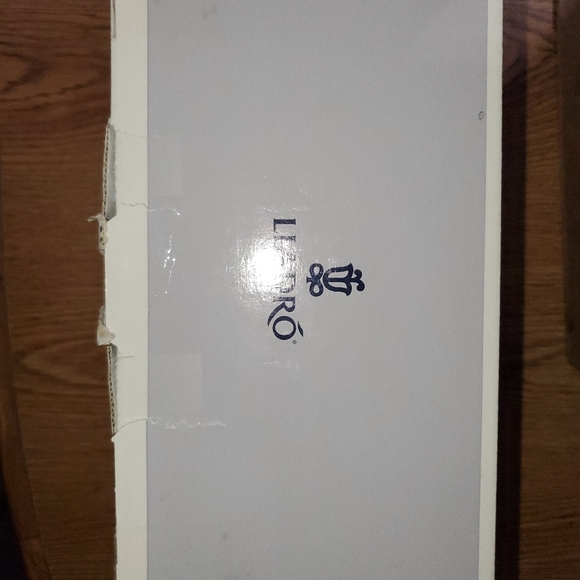 Lladro Susan #05644 - Picture 11 of 11